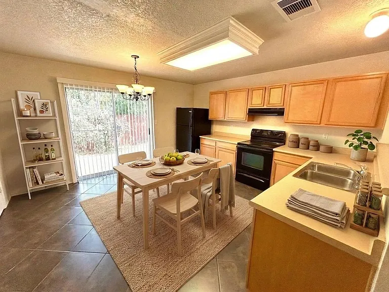 110 Jetlyn Dr — Photo 8