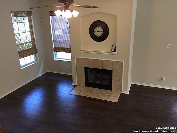 4th image of 545 Foxford Run Dr