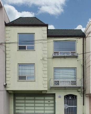 Top Floor in 2-unit Bldg