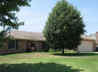 2022 Tanner Bridge Rd, Jefferson City, MO 65101