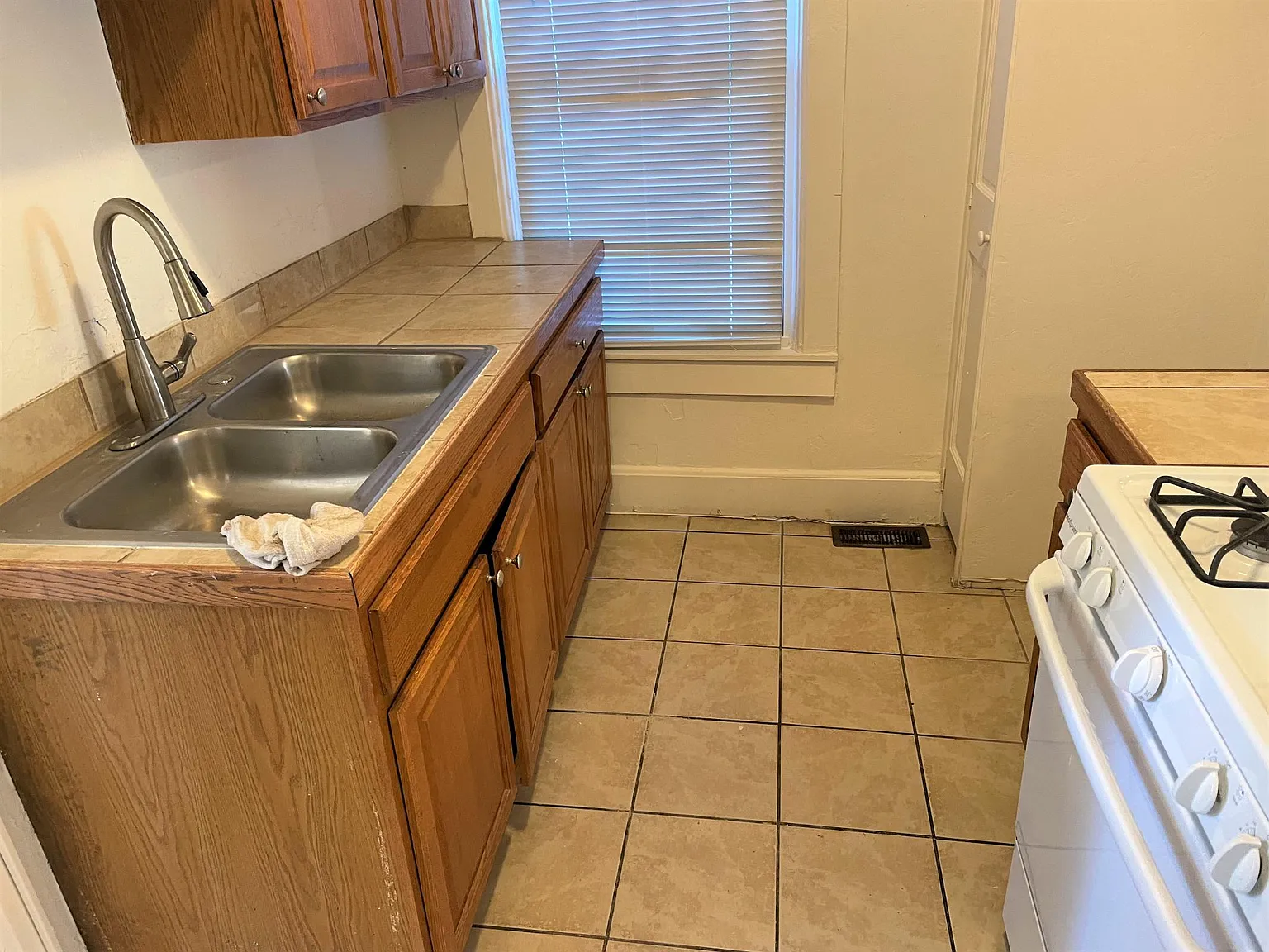 3 bed, 750 sqft, $1,750 — Photo 4