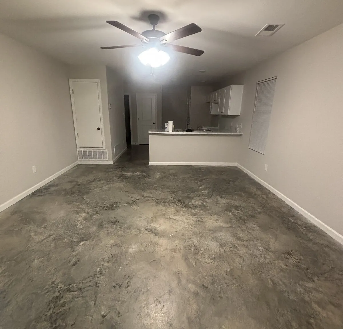4 bed, 2.0 bath, 1320 sqft, $1,375 — Photo 3