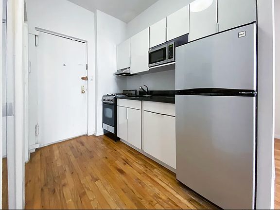 2nd image of 183 Mulberry St APT 13