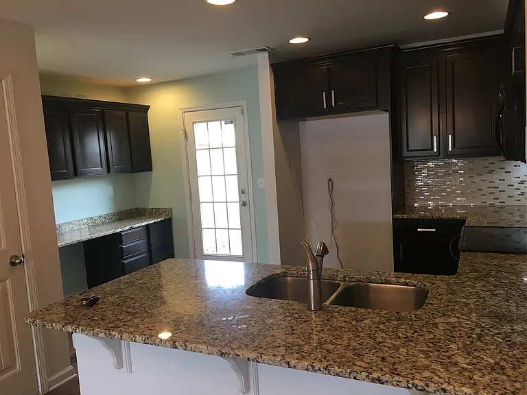 1217 Riverbrook Dr — Photo 4