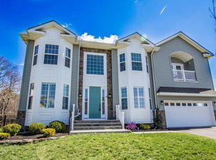 6 Angel Ct, Howell, NJ 07731