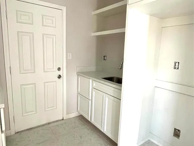 4305 Phlox St #3A — Photo 8