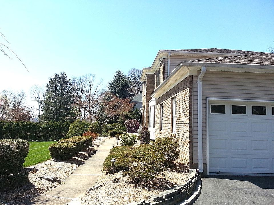 2nd image of 23 Fawn Dr