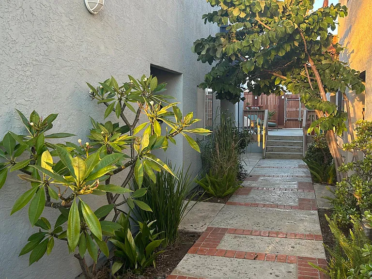 504 S Ditmar St — Photo 2