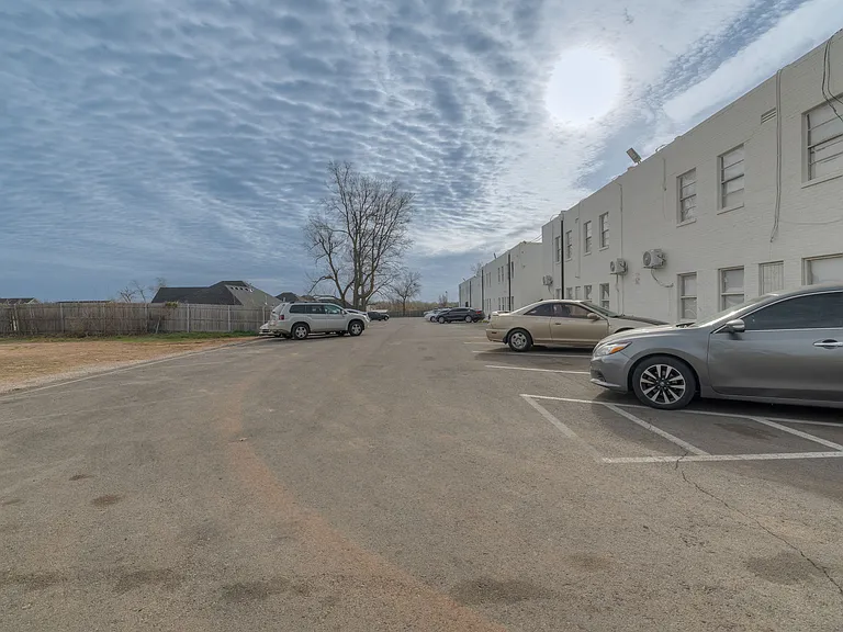 Meridian Apartments — Photo 19