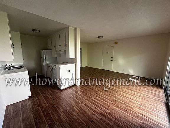 4th image of 1617 S Bundy Dr APT 5