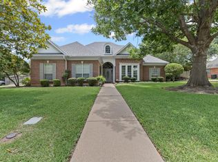 1104 Cherrywood Dr, Cleburne, TX 76033