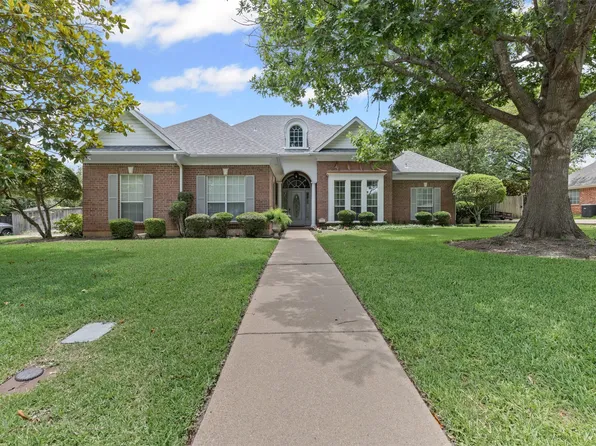 1104 Cherrywood Dr, Cleburne, TX 76033