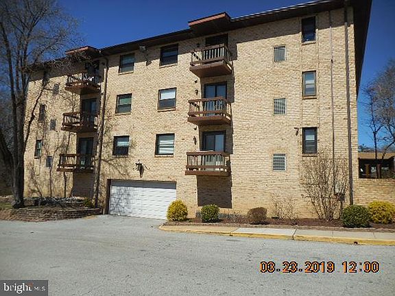 3rd image of 2104 Heather Ct