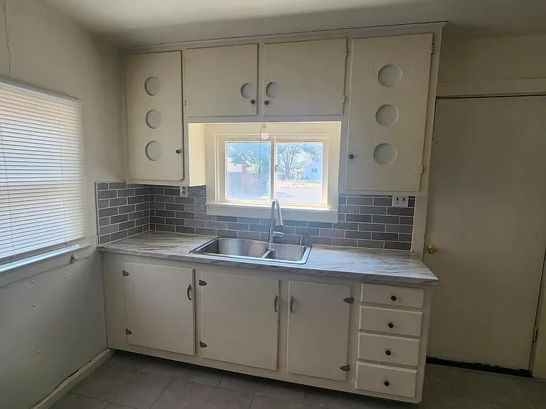 837 N Mesa Ave — Photo 8