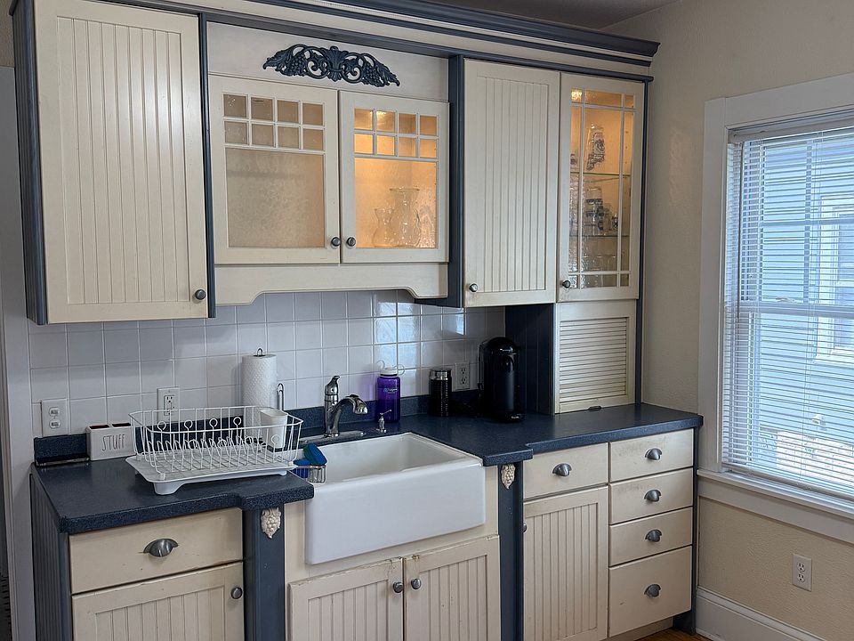 Kitchen
(Furnishings not included)