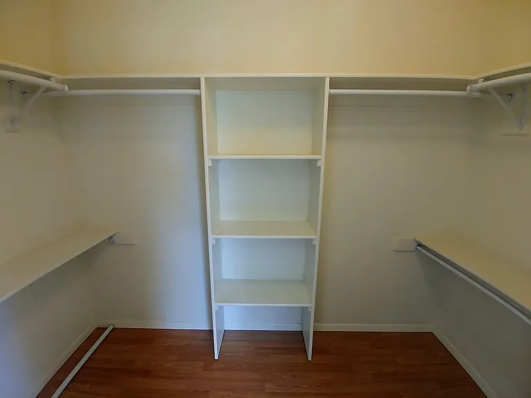 Master Bedroom Walk In Closet