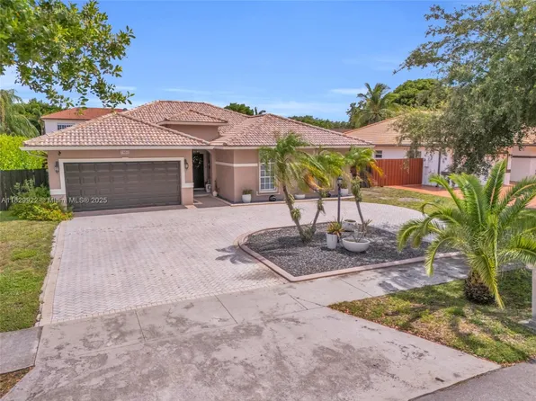7850 NW 160th Ter, Miami Lakes, FL 33016