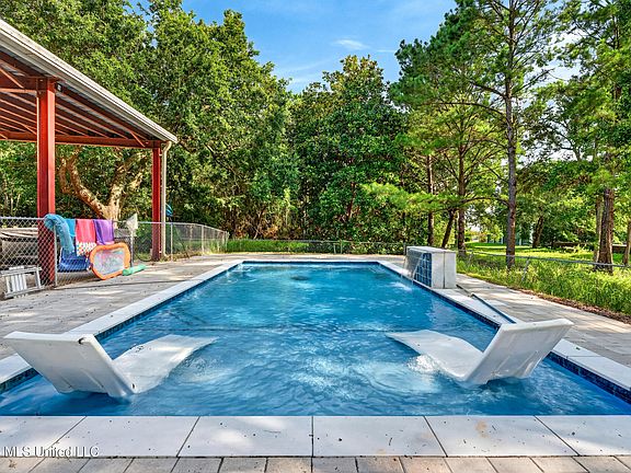 4th image of 1501 Beach View Dr