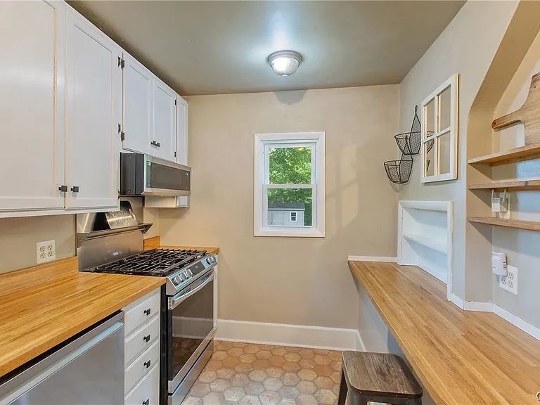 562 Buckingham Ave — Photo 12