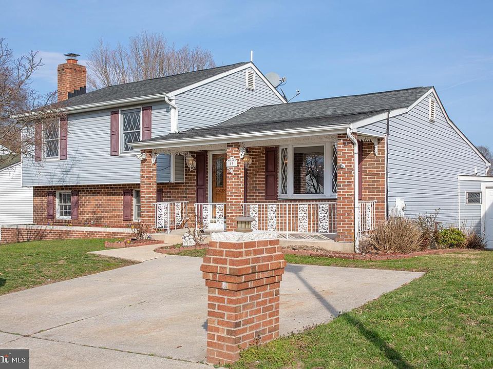 1st image of 19 Woodmans Ct