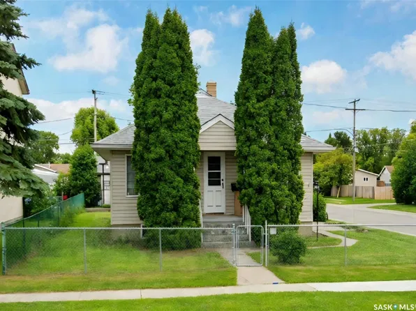 805 4th Street E, Prince Albert, SK S6V 0K6
