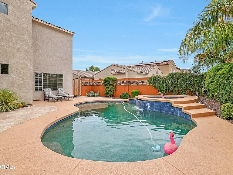 15941 W Mauna Loa Ln — Photo 29