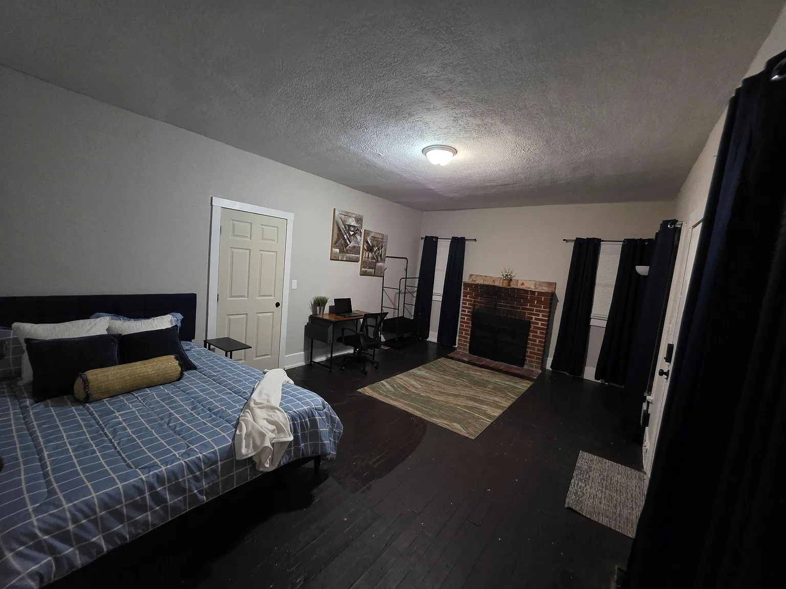 3 bed, 1.0 bath, 1440 sqft, $1,139 — Photo 1