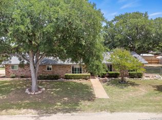 172 Hilltop Dr, Kerrville, TX 78028