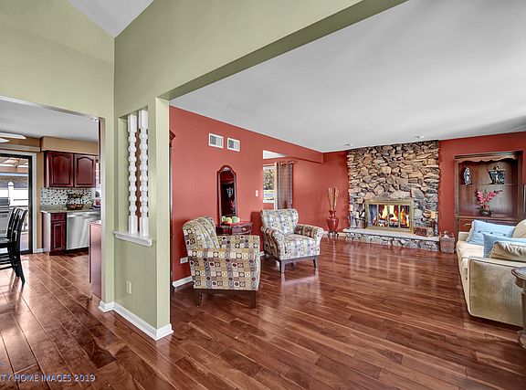 4th image of 10436 S Kolmar Ave