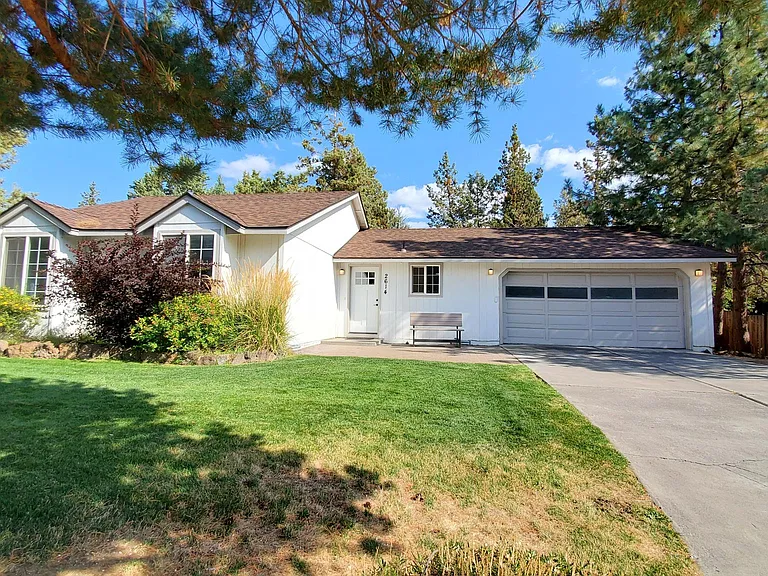2614 NE Ocker Dr — Photo 3