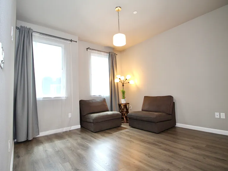 819 Estancia Ct — Photo 10