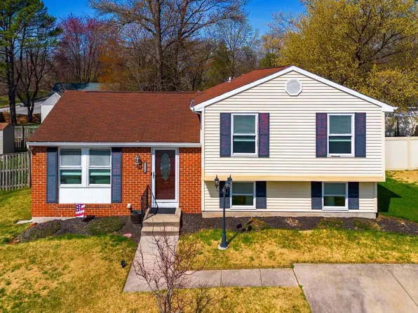 8802 Goldentree Ln, Baltimore, MD 21221