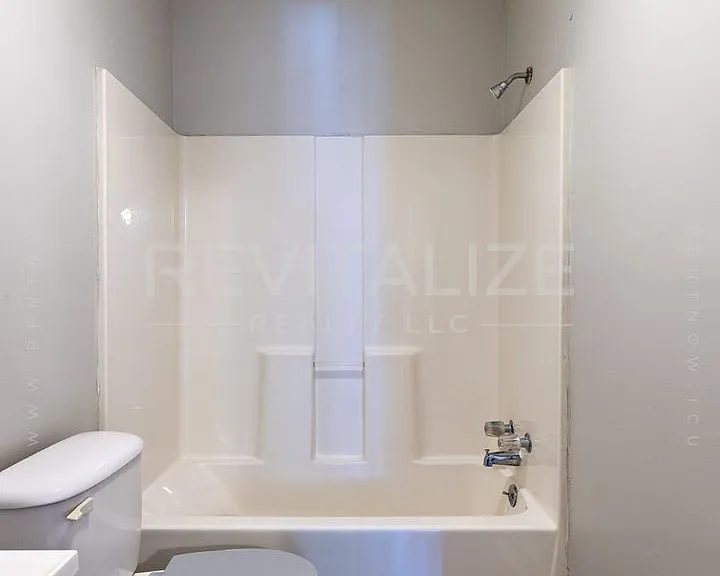 1746 Cody Rd N — Photo 25