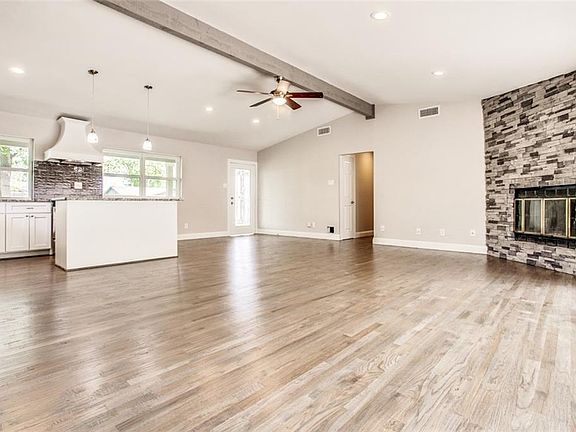 2nd image of 1112 Pacific Dr