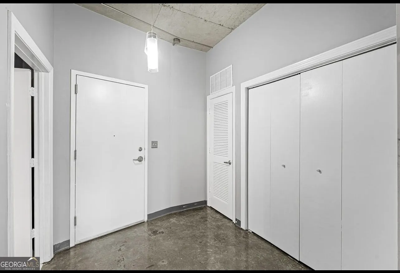 115 W Peachtree Pl NW — Photo 4