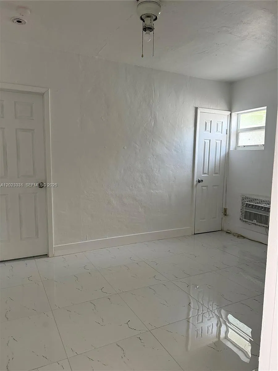 Building Photo - 4871 W Flagler St #6