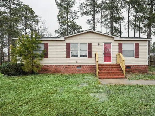 44 Plymouth Ct, Spring Lake, NC 28390