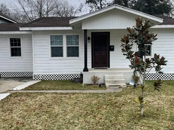 2611 Avenue B, Nederland, TX 77627