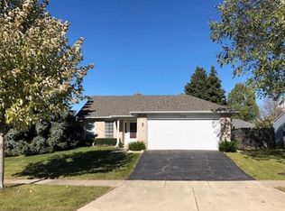 1370 Burns Dr, Elgin, IL 60120