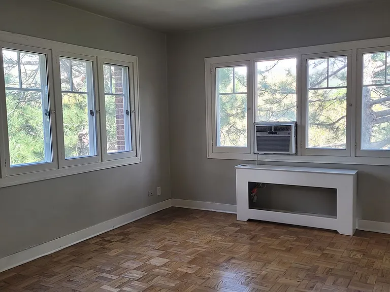 Pollyanna Apartments — Photo 27