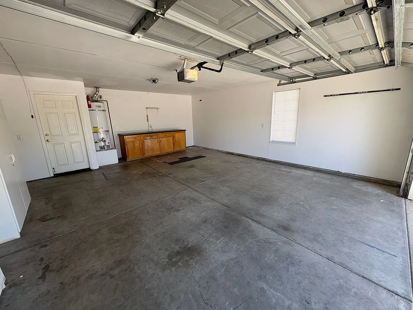 SW Visalia home in Lisendra Heights Rent Rready! — Photo 4