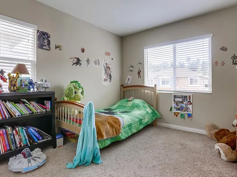 10019 Kika Ct — Photo 32