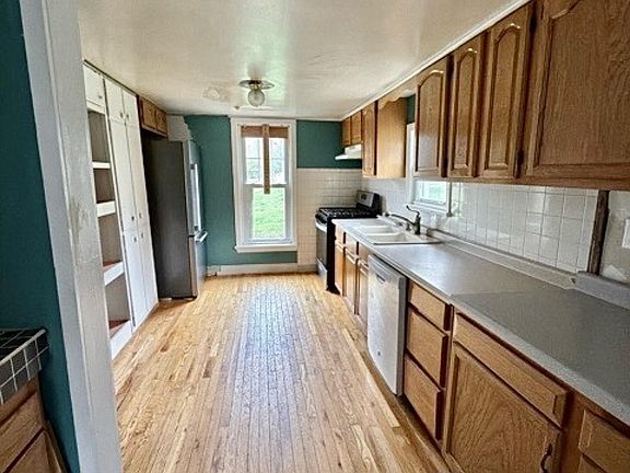 3rd image of 301 Hampton Rd