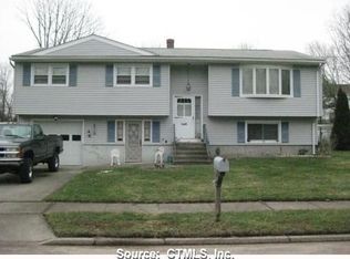 8 Englewood Dr, East Haven, CT 06513