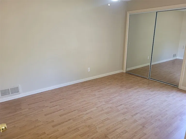 305 Shoreview Dr — Photo 3