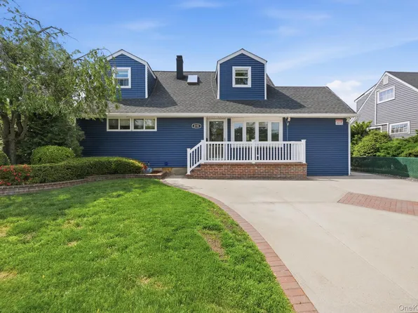 2151 Stewart Avenue, Westbury, NY 11590