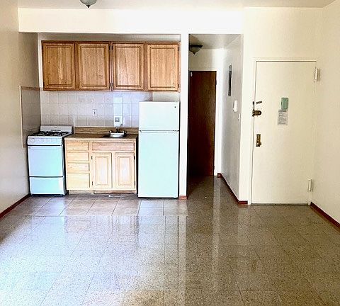 2nd image of 158 E 107th St #C3