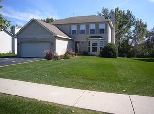 693 Blackhawk Ln, Bolingbrook, IL 60440