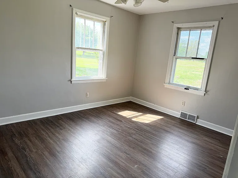 233 Country Club Ln — Photo 3