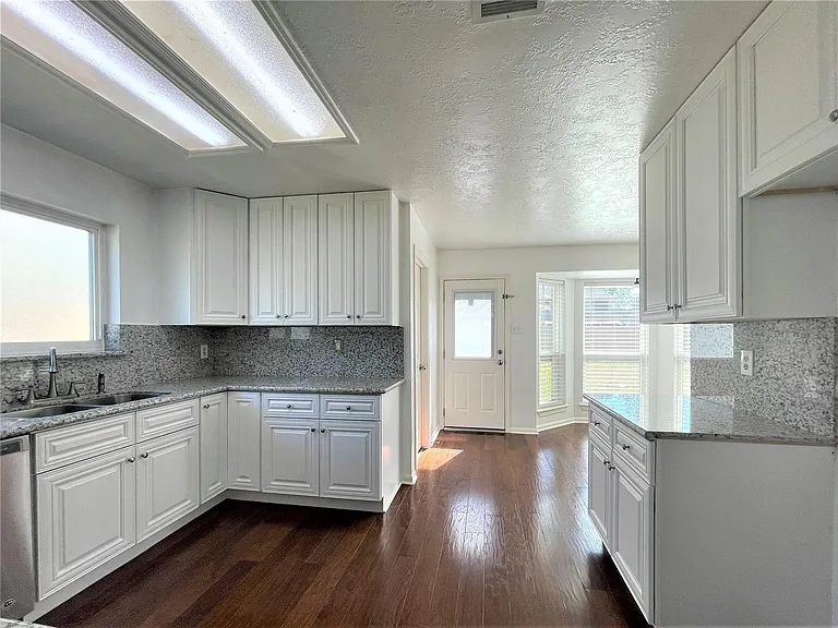 834 Island Meadow Ct — Photo 6
